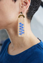 Load image into Gallery viewer, Wavelength earring
