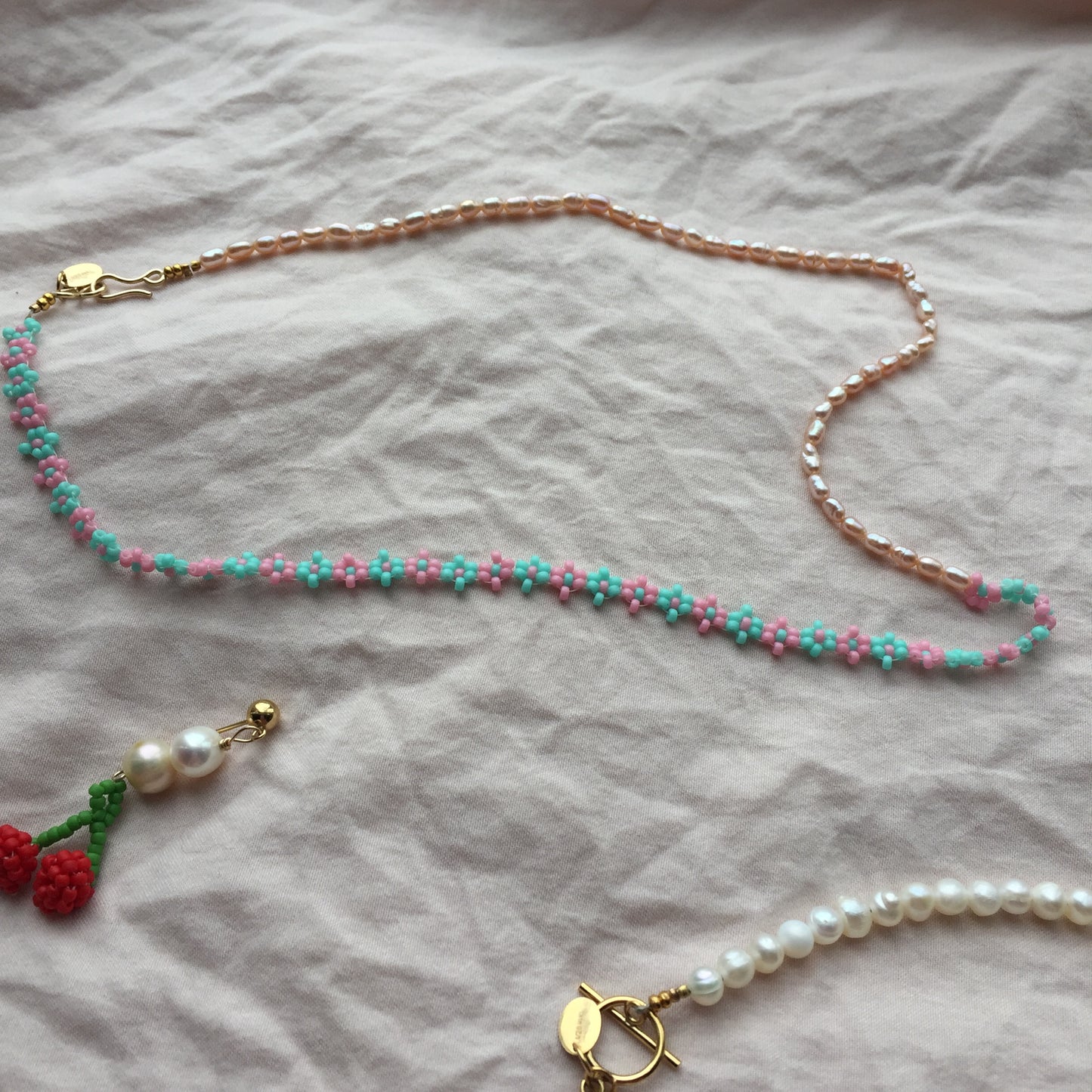 Blossom pearl choker