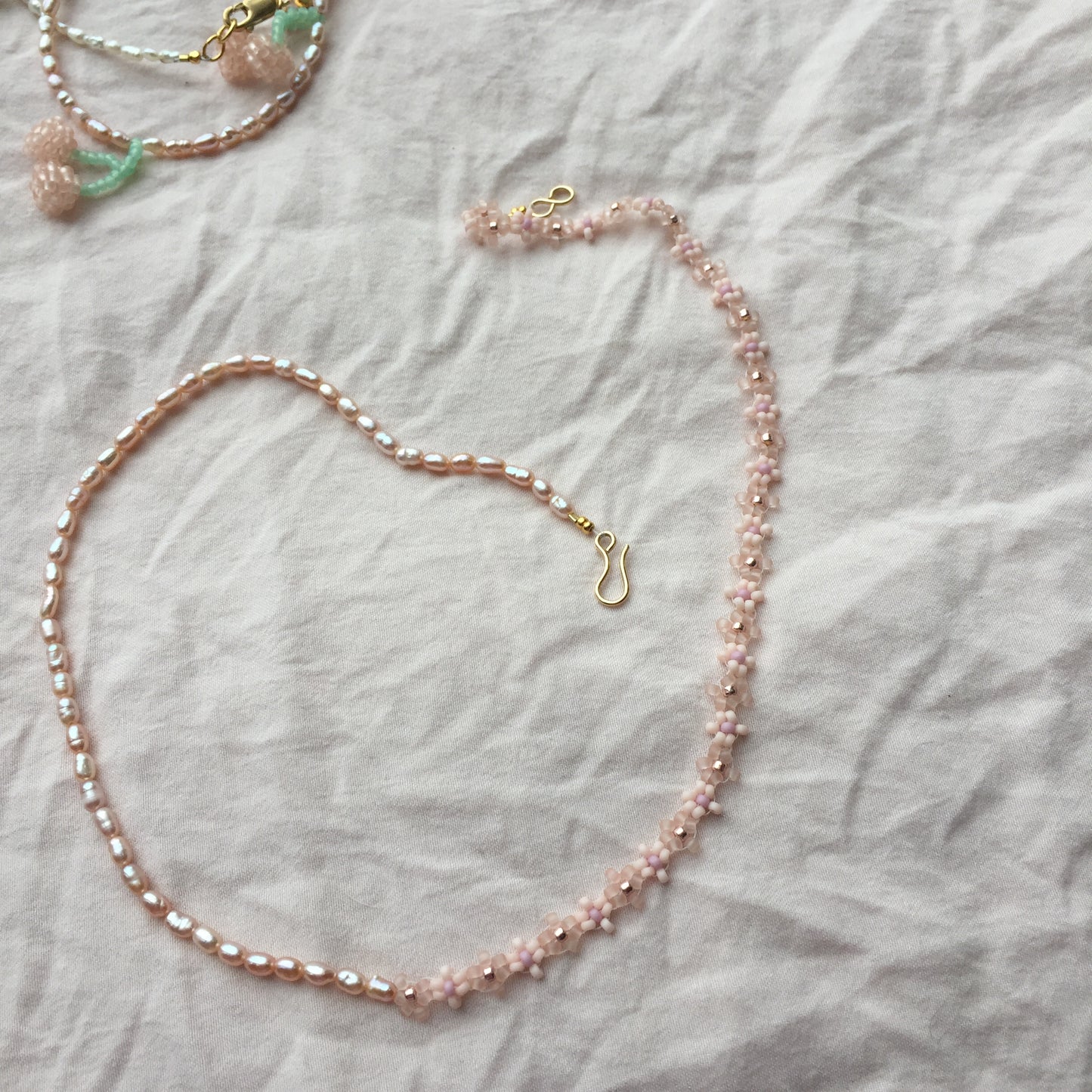 Blossom pearl choker