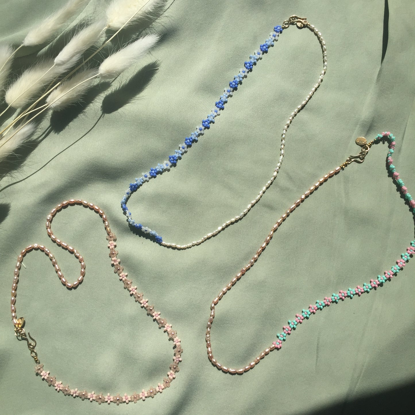 Blossom pearl choker