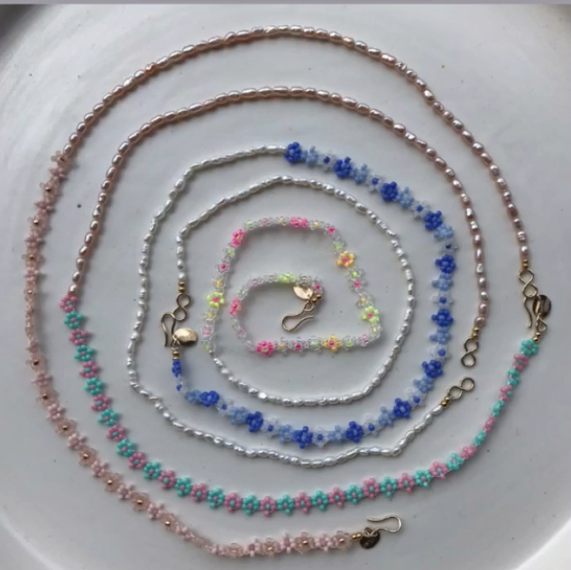 Blossom pearl choker