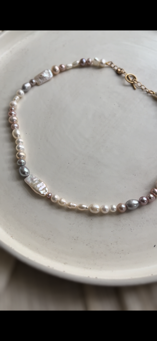 Solstice pearl choker
